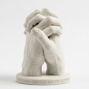 Escultura de manos entrelazadas personalizada